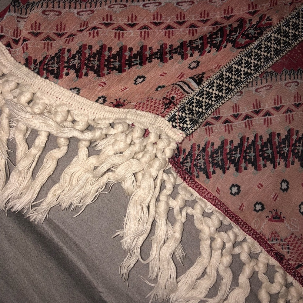Patterned shawls - Picture 3 of 5
